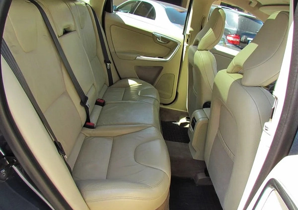 Volvo XC 60 cena 42800 przebieg: 270000, rok produkcji 2009 z Sobótka małe 277